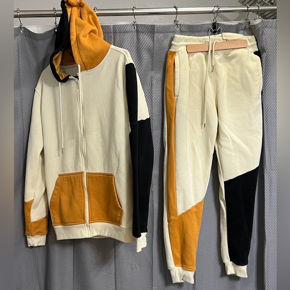 Mens hoodie and pants outfit size medium. - Picture 1 of 4